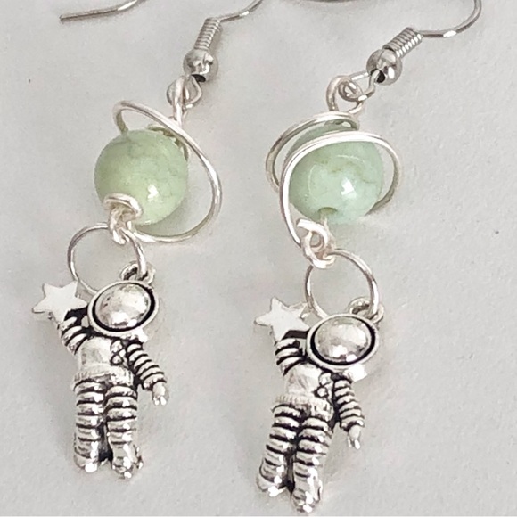 New Hand Wrapped Wire Silver Mint Green Planet Astronaut Star Space Earrings - Picture 12 of 14